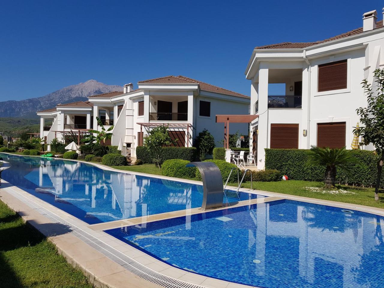 Cristal Villalar Kemer Extérieur photo